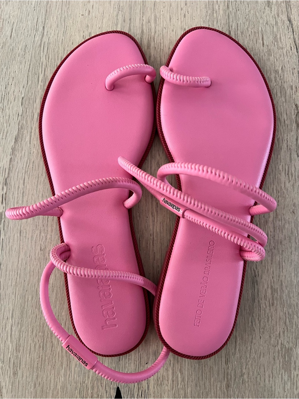 Havaianas Women's Una Pitanga Sandal  Vibrant Pink Size 8 Worn Once
